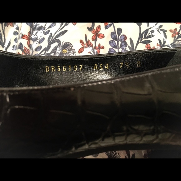 Ferragamo Black Croc Embossed Kitten Heels Sz 7.5B - Picture 8 of 8